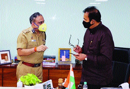 coronavirus: Three and a half thousand prisoners to be released soon - Home Minister Anil Deshmukh | coronavirus: साडेतीन हजार कैद्यांची होणार लवकरच सुटका, गृहमंत्री अनिल देशमुख यांची माहिती coronavirus: Three and a half thousand prisoners to be released soon - Home Minister Anil Deshmukh | coronavirus: साडेतीन हजार कैद्यांची होणार लवकरच सुटका, गृहमंत्री अनिल देशमुख यांची माहिती