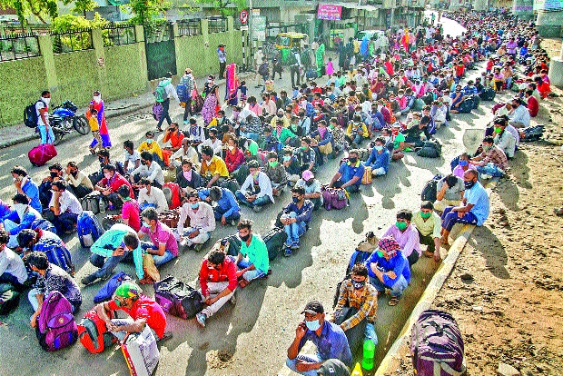 coronavirus: Lack of thinking power, fear of death | coronavirus: विचारशक्तीचा अभाव, मरणाची भीती अन् गावाची ओढ! coronavirus: Lack of thinking power, fear of death | coronavirus: विचारशक्तीचा अभाव, मरणाची भीती अन् गावाची ओढ!