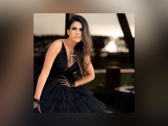 After rashami desai nia sharma is also out from naagin 4 gda | रश्मी देसाईनंतर निया शर्माने सोडली 'नागिन 4', मालिका होणार बंद ? After rashami desai nia sharma is also out from naagin 4 gda | रश्मी देसाईनंतर निया शर्माने सोडली 'नागिन 4', मालिका होणार बंद ?