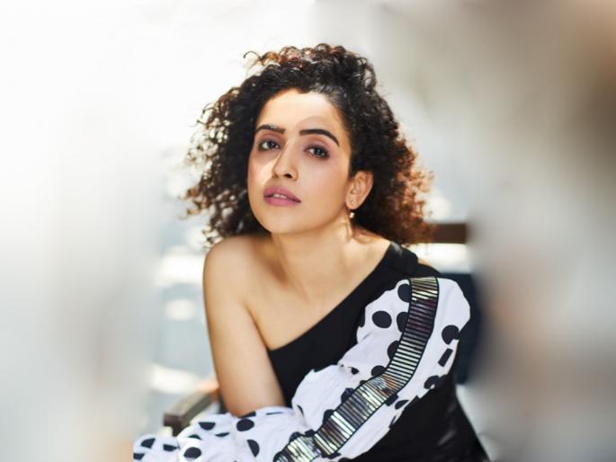Sanya malhotra had to undergo surgery to reconstruct her little finger gda | लॉकडाऊनमध्ये 'दंगल' फेम सान्या मल्होत्राला झाली गंभीर दुखापत, घ्यावा लागला सर्जरीचा आधार Sanya malhotra had to undergo surgery to reconstruct her little finger gda | लॉकडाऊनमध्ये 'दंगल' फेम सान्या मल्होत्राला झाली गंभीर दुखापत, घ्यावा लागला सर्जरीचा आधार
