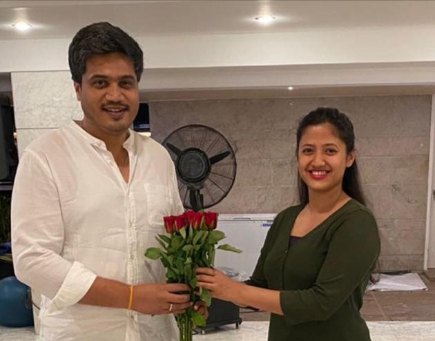 CoronaVirus Marathi News ncp rohit pawar appreciate corona warriors doctor SSS | CoronaVirus News : कुटुंबातील 'या' कोरोना योद्ध्याचा रोहित पवारांनी केला खास सन्मान CoronaVirus Marathi News ncp rohit pawar appreciate corona warriors doctor SSS | CoronaVirus News : कुटुंबातील 'या' कोरोना योद्ध्याचा रोहित पवारांनी केला खास सन्मान