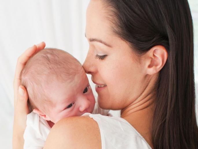 CoronaVirus Marathi News kolkata nurse breastfeeds baby after mom cant SSS | CoronaVirus News : कौतुकास्पद! ...म्हणून नवजात बाळाला नर्सने पाजलं दूध; तुम्हीही कराल सलाम