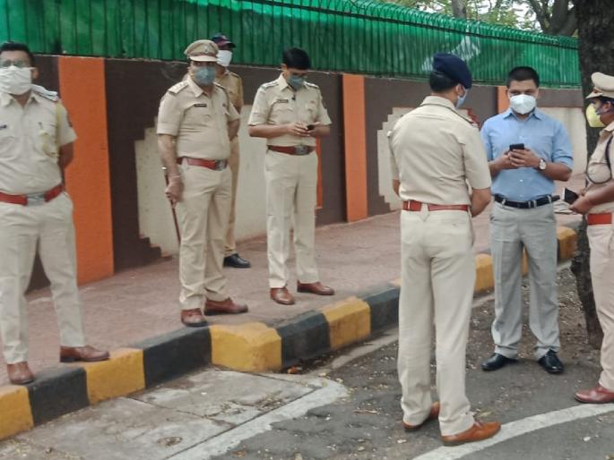 lakhs rupees looted in a day on fear of knives, incident near MLA's residence in nagpur pda | खळबळजनक! भरदिवसा चाकूचा धाक दाखवून लुटले लाखो रुपये, आमदार निवासजवळील घटना  lakhs rupees looted in a day on fear of knives, incident near MLA's residence in nagpur pda | खळबळजनक! भरदिवसा चाकूचा धाक दाखवून लुटले लाखो रुपये, आमदार निवासजवळील घटना