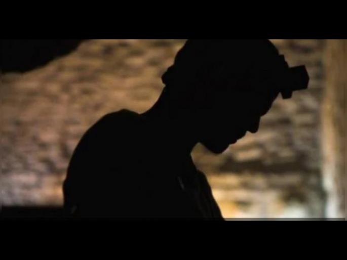 People caught boyfriend and girlfriend in a objectionable situation and ... | लोकांनी विचित्र अवस्थेत प्रियकर अन् प्रेयसीला पकडलं अन्... People caught boyfriend and girlfriend in a objectionable situation and ... | लोकांनी विचित्र अवस्थेत प्रियकर अन् प्रेयसीला पकडलं अन्...