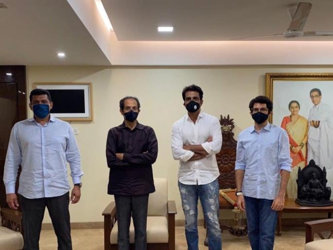 Sonu Sood reach Matoshri to meet Chief Minister Uddhav Thackeray | मुख्यमंत्री उद्धव ठाकरेंची भेट घेण्यासाठी सोनू सूद मातोश्रीवर Sonu Sood reach Matoshri to meet Chief Minister Uddhav Thackeray | मुख्यमंत्री उद्धव ठाकरेंची भेट घेण्यासाठी सोनू सूद मातोश्रीवर