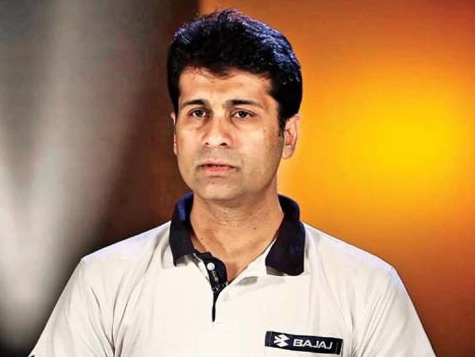 devendra fadnavis slams rajiv bajaj on coronavirus lockdown Statement | 'बजाज कोविड किंवा वैद्यकीय क्षेत्रातील तज्ज्ञ नाहीत'; देवेंद्र फडणवीसांचा निशाणा