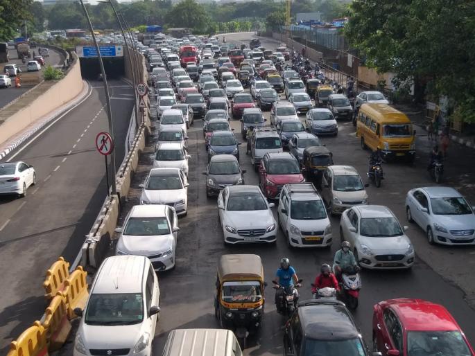 UnlockDown1: First day of opening offices in Corona's crisis; Massive traffic jam in Mumbai | Unlock 1: कोरोनाच्या दहशतीत कार्यालये उघडण्याचा पहिला दिवस; मुंबईत प्रचंड वाहतूक कोंडी