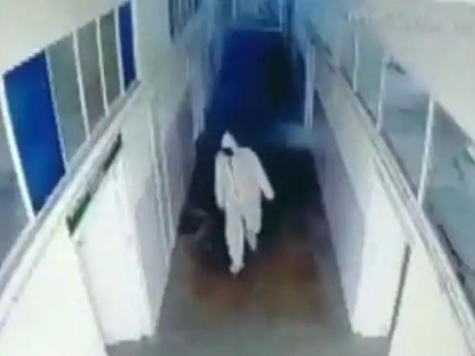 CoronaVirus Marathi News corona positive man escaped hospital wearing ppe kit | CoronaVirus News : काय सांगता? PPE किट घालून कोरोनाग्रस्त आरोपीने रुग्णालयातून काढला पळ CoronaVirus Marathi News corona positive man escaped hospital wearing ppe kit | CoronaVirus News : काय सांगता? PPE किट घालून कोरोनाग्रस्त आरोपीने रुग्णालयातून काढला पळ