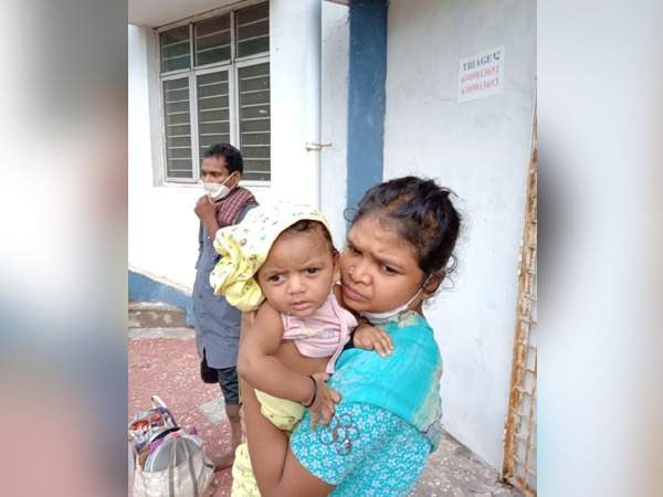 CoronaVirus Marathi News 4 month baby recovers COVID19 18 days ventilator | CoronaVirus News : अरे व्वा! तब्बल 18 दिवस व्हेंटिलेटरवर असलेल्या बाळाने जिंकली कोरोनाची लढाई CoronaVirus Marathi News 4 month baby recovers COVID19 18 days ventilator | CoronaVirus News : अरे व्वा! तब्बल 18 दिवस व्हेंटिलेटरवर असलेल्या बाळाने जिंकली कोरोनाची लढाई