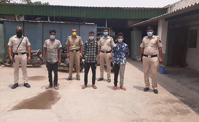 Due to the financial crisis, merchant gave his own murder supari to murder | आर्थिक अडचणीमुळे चिंता वाढली, विम्याच्या रकमेसाठी व्यापाऱ्याने स्वत:च्याच हत्येची सुपारी दिली   Due to the financial crisis, merchant gave his own murder supari to murder | आर्थिक अडचणीमुळे चिंता वाढली, विम्याच्या रकमेसाठी व्यापाऱ्याने स्वत:च्याच हत्येची सुपारी दिली