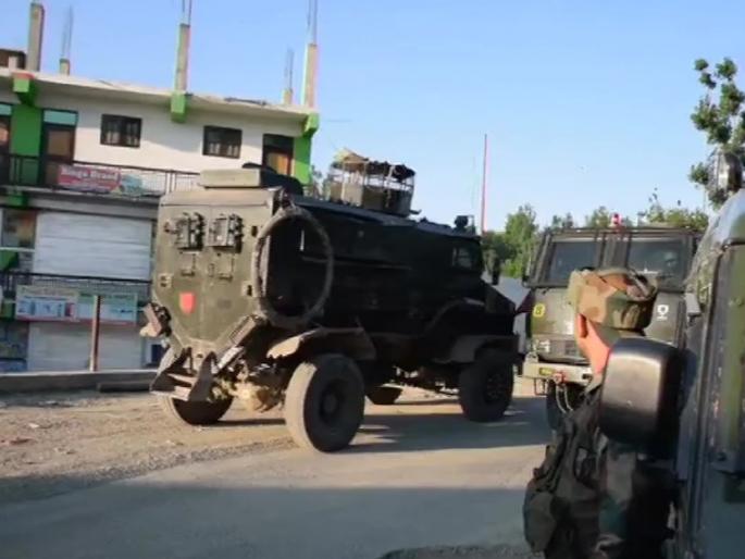 Revenge finally! Hizbul's top commander killed with two terrorists in shopian by indian army | अखेर बदला घेतला! सरपंचाची हत्या केलेल्या हिजबुलच्या टॉप कमांडरसह दोन दहशतवाद्यांचा खात्मा  Revenge finally! Hizbul's top commander killed with two terrorists in shopian by indian army | अखेर बदला घेतला! सरपंचाची हत्या केलेल्या हिजबुलच्या टॉप कमांडरसह दोन दहशतवाद्यांचा खात्मा