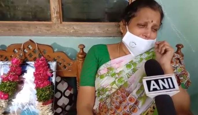 India China Faceoff colonel suresh babus mother proud of her sons sacrifice | India China Faceoff : 'मुलाचा अभिमान आहे पण 'या' गोष्टीचं दु:ख'; शहीद कर्नल यांच्या आईने व्यक्त केल्या भावना India China Faceoff colonel suresh babus mother proud of her sons sacrifice | India China Faceoff : 'मुलाचा अभिमान आहे पण 'या' गोष्टीचं दु:ख'; शहीद कर्नल यांच्या आईने व्यक्त केल्या भावना