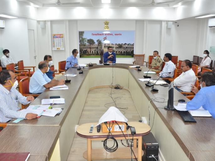 You stay at home, we will take care of the patients - the appeal of the Collector to the relatives | तुम्ही घरीच थांबा, रुग्णांची काळजी आम्ही घेऊ - जिल्हाधिकाऱ्यांचे नातेवाईनेकांना आवाहन You stay at home, we will take care of the patients - the appeal of the Collector to the relatives | तुम्ही घरीच थांबा, रुग्णांची काळजी आम्ही घेऊ - जिल्हाधिकाऱ्यांचे नातेवाईनेकांना आवाहन