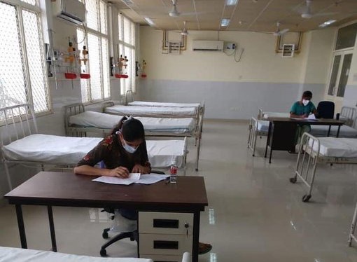 CoronaVirus Marathi News Nurses Gave Examnination Isolation Ward | CoronaVirus News : कर्तव्यनिष्ठेला सलाम! कोरोनाग्रस्त नर्सनी दिली परीक्षा, मुख्यमंत्र्यांनी केलं भरभरून कौतुक CoronaVirus Marathi News Nurses Gave Examnination Isolation Ward | CoronaVirus News : कर्तव्यनिष्ठेला सलाम! कोरोनाग्रस्त नर्सनी दिली परीक्षा, मुख्यमंत्र्यांनी केलं भरभरून कौतुक