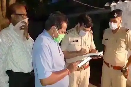 Half-naked woman's body found in fridge, possibility of rape and brutal murder | नग्नावस्थेत फ्रिजमध्ये आढळले महिलेचे अर्धवट शरीर, बलात्कार करून निर्घृण हत्या केल्याची शक्यता  Half-naked woman's body found in fridge, possibility of rape and brutal murder | नग्नावस्थेत फ्रिजमध्ये आढळले महिलेचे अर्धवट शरीर, बलात्कार करून निर्घृण हत्या केल्याची शक्यता