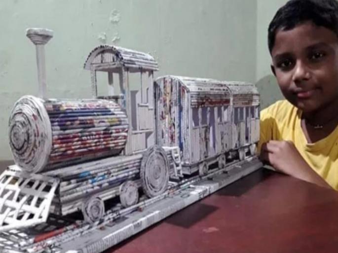 12 years old kerala boy made a captivating train model using newspaper | शाब्बास! आठवीच्या मुलाचा अविष्कार पाहून व्हाल चकीत; रेल्वेमंत्रालयानेही केला कौतुकाचा वर्षाव 12 years old kerala boy made a captivating train model using newspaper | शाब्बास! आठवीच्या मुलाचा अविष्कार पाहून व्हाल चकीत; रेल्वेमंत्रालयानेही केला कौतुकाचा वर्षाव
