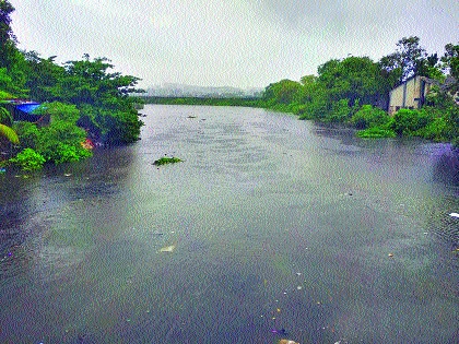 ‘Mithi’ can be life threatening, the cries of the residents | ‘मिठी’ जीवघेणी ठरू शकते, रहिवाश्यांंचे गा-हाणे ‘Mithi’ can be life threatening, the cries of the residents | ‘मिठी’ जीवघेणी ठरू शकते, रहिवाश्यांंचे गा-हाणे