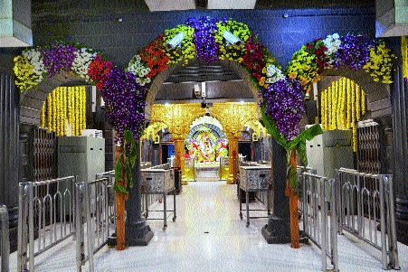 coronavirus: For the first time in Shirdi, Gurupournima was celebrated without devotees | coronavirus: शिर्डीमध्ये यंदा प्रथमच भक्तांविना साजरी झाली गुरुपौर्णिमा