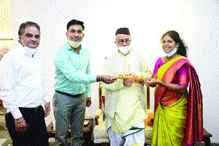 Release of bamboo's Rakhi by the Governor | बांबूपासून बनवलेल्या राख्यांचे राज्यपालांच्या हस्ते विमोचन Release of bamboo's Rakhi by the Governor | बांबूपासून बनवलेल्या राख्यांचे राज्यपालांच्या हस्ते विमोचन