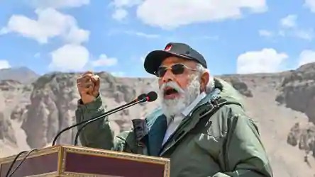 India China FaceOff: Prime Minister Modi's visit to Leh is heroic; The mourning is over! | India China FaceOff: पंतप्रधान मोदींच्या लेह दौऱ्याने वीररस; शोकमग्नता संपली! India China FaceOff: Prime Minister Modi's visit to Leh is heroic; The mourning is over! | India China FaceOff: पंतप्रधान मोदींच्या लेह दौऱ्याने वीररस; शोकमग्नता संपली!