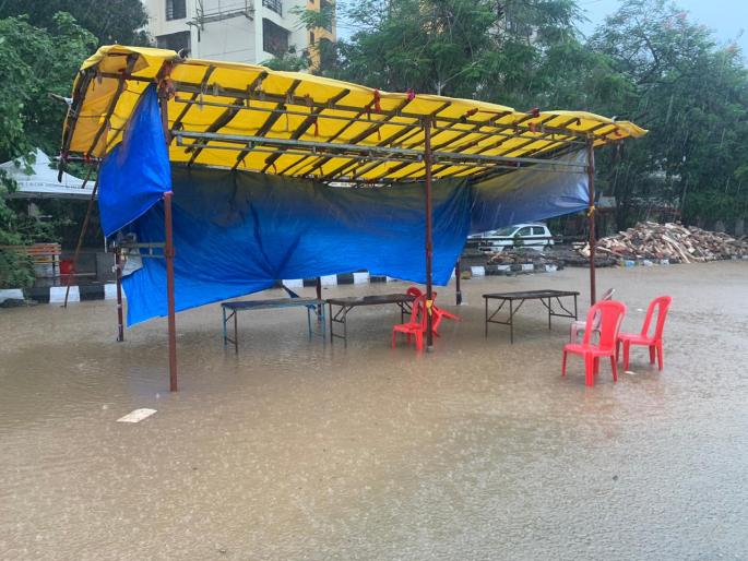 Torrential rains with strong winds in Thane; 101.38 mm of rainfall recorded in eight hours | ठाण्यात वादळी वाऱ्यासह मुसळधार पाऊस; आठ तासात 101.38 मिमी पावसाची नोंद Torrential rains with strong winds in Thane; 101.38 mm of rainfall recorded in eight hours | ठाण्यात वादळी वाऱ्यासह मुसळधार पाऊस; आठ तासात 101.38 मिमी पावसाची नोंद