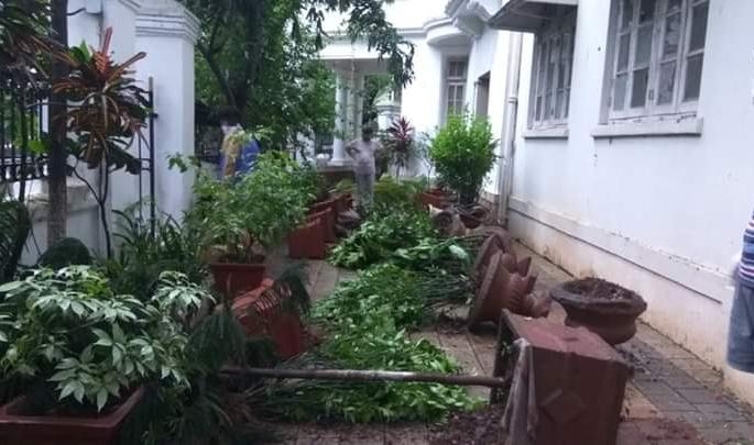 A case has been registered in connection with the attack on the Rajgruha, one detained | राजगृहावरील हल्ल्याप्रकरणी गुन्हा दाखल, एकास घेतले ताब्यात 