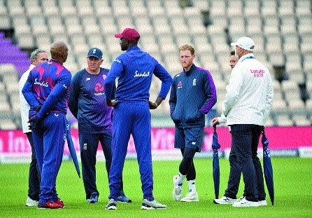 England win toss and elect bat against West Indies, rain hits first day of first test | वेस्ट इंडिजविरुद्ध इंग्लंडचा नाणेफेक जिंकून फलंदाजीचा निर्णय, पहिल्या दिवशी पावसाचे विघ्न
