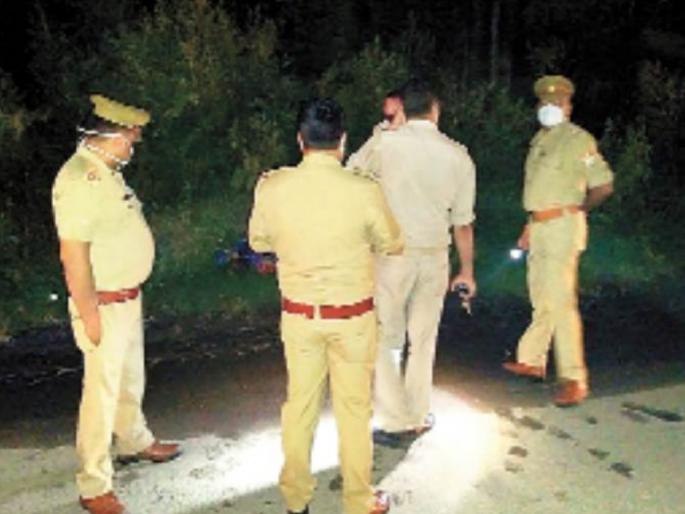 Woman's chopped body stuffed in suitcase, polythene bags found in UP's Barabanki | नग्न महिलेचे तुकडे तुकडे करून सुटकेस अन् मुंडकं प्लास्टिक बॅगेत ठेवलं   Woman's chopped body stuffed in suitcase, polythene bags found in UP's Barabanki | नग्न महिलेचे तुकडे तुकडे करून सुटकेस अन् मुंडकं प्लास्टिक बॅगेत ठेवलं