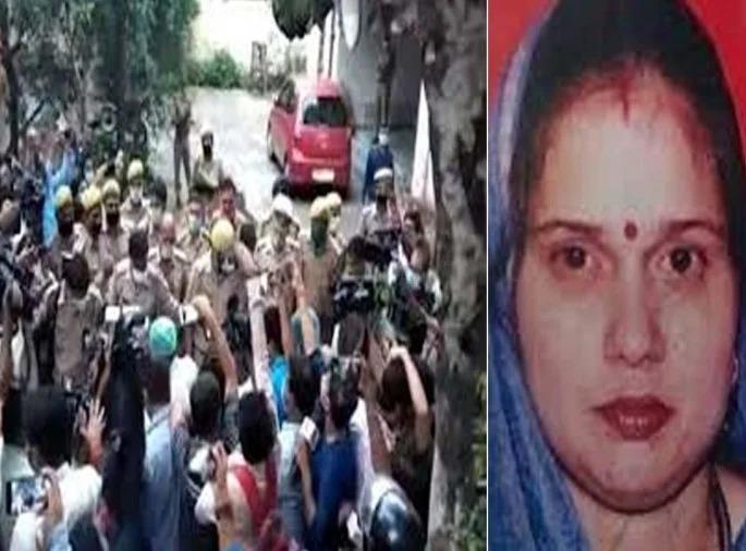 Vikas Dubey Encounter: Goon Vikas's wife says, I will teach them a lesson, I will pick up a gun if needed | Vikas Dubey Encounter : गुंड विकासची पत्नी म्हणते, तर त्यांना तसाच धडा शिकवेन, गरज भासल्यास बंदूकही उचलेन Vikas Dubey Encounter: Goon Vikas's wife says, I will teach them a lesson, I will pick up a gun if needed | Vikas Dubey Encounter : गुंड विकासची पत्नी म्हणते, तर त्यांना तसाच धडा शिकवेन, गरज भासल्यास बंदूकही उचलेन