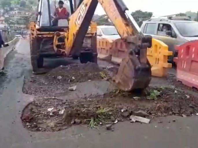 Pits on Kalyan-Sheel road should be filled immediately, MLA Pramod Patil's letter to Maharashtra Road Development Corporation | कल्याण-शीळ रस्त्यावरील खड्डे तत्काळ बुजवावे, आमदार प्रमोद पाटील यांचे महाराष्ट्र रस्ते विकास महामंडळाला पत्र 