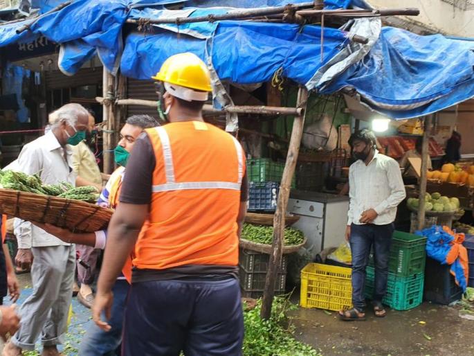 Municipal Corporation's Special Squad seizes 5 tempos in Thane's main market | ठाण्यातील मुख्य बाजारपेठेत पालिकेच्या विशेष पथकाची कारवाई, ५ टेम्पो जप्त Municipal Corporation's Special Squad seizes 5 tempos in Thane's main market | ठाण्यातील मुख्य बाजारपेठेत पालिकेच्या विशेष पथकाची कारवाई, ५ टेम्पो जप्त