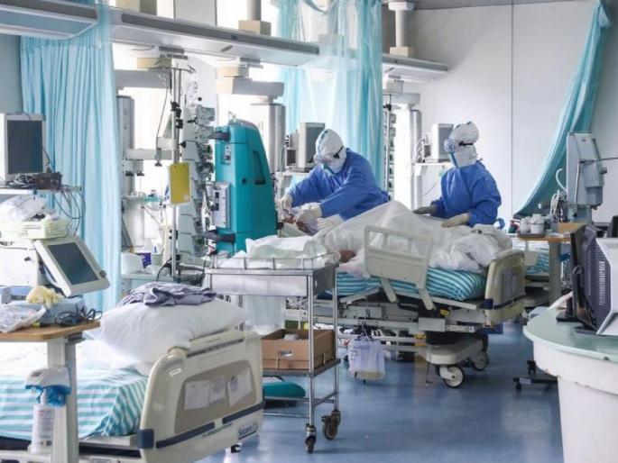 Case registered against former councilor for visiting Corona patients | कोरोना रुग्णांच्या भेटी घेतल्याने माजी नगरसेवकावर गुन्हा दाखल Case registered against former councilor for visiting Corona patients | कोरोना रुग्णांच्या भेटी घेतल्याने माजी नगरसेवकावर गुन्हा दाखल