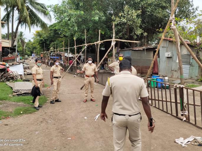 Coronavirus News: Citizens destroyed the containment zone at Indiranagar in Sangli | Coronavirus News : सांगलीतील इंदिरानगर येथील कंटेनमेंट झोन नागरिकांनी केला उध्वस्त Coronavirus News: Citizens destroyed the containment zone at Indiranagar in Sangli | Coronavirus News : सांगलीतील इंदिरानगर येथील कंटेनमेंट झोन नागरिकांनी केला उध्वस्त
