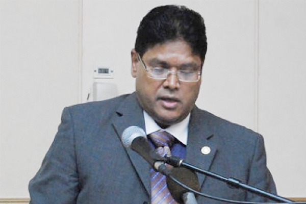 President of Surinam Chandrika Prasad Santokhi Oath taken by chanting Vedmantras | भारतापासून हजारो मैल दूर असलेल्या या देशाच्या राष्ट्रपतींनी वेदमंत्रांचा उच्चार करून घेतली शपथ President of Surinam Chandrika Prasad Santokhi Oath taken by chanting Vedmantras | भारतापासून हजारो मैल दूर असलेल्या या देशाच्या राष्ट्रपतींनी वेदमंत्रांचा उच्चार करून घेतली शपथ