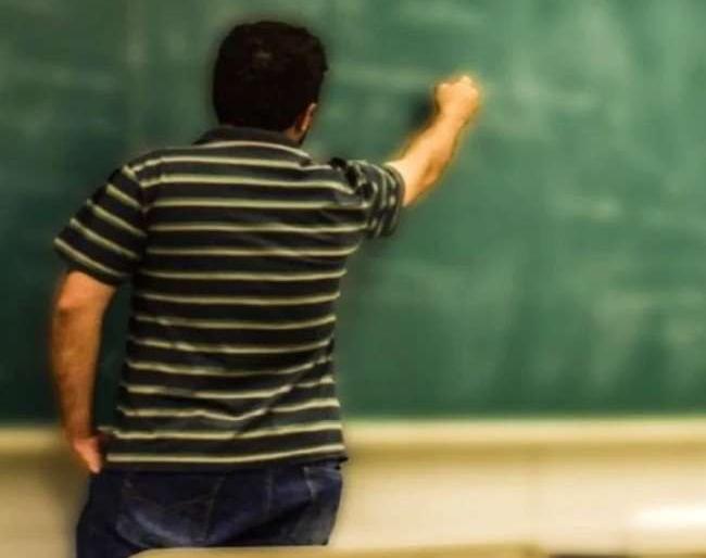 'Munna Bhai' at St. Xavier's in Mahim, lessons for students on fake degrees from 13 years ... | माहीमच्या सेंट झेवियर्समध्ये 'मुन्ना भाई', १३ वर्षापासून बनावट डिग्रीवर विद्यार्थ्यांना धडे...