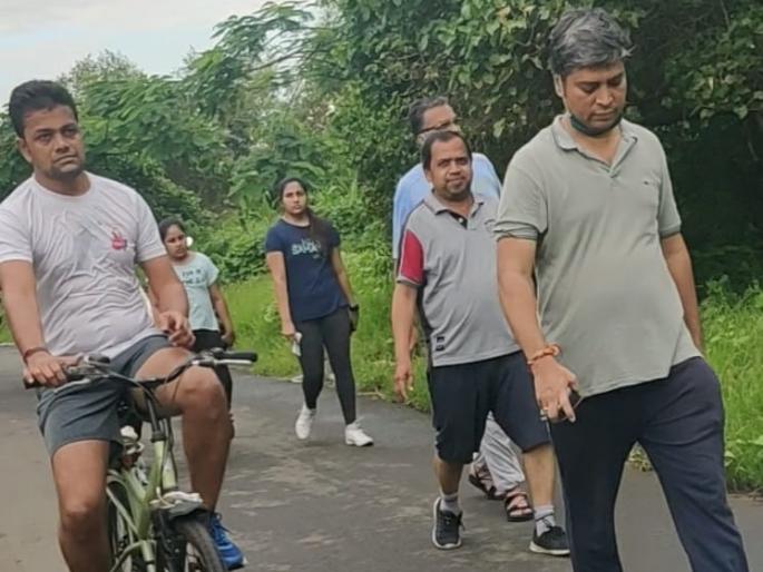 demand action against morning walkers without wearing masks | पोलिसाला कोरोना झाल्याने मास्क न घालताच मॉर्निग वॉक करणाऱ्यांवर कारवाईची मागणी demand action against morning walkers without wearing masks | पोलिसाला कोरोना झाल्याने मास्क न घालताच मॉर्निग वॉक करणाऱ्यांवर कारवाईची मागणी