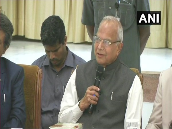 CoronaVirus Marathi News Tamil Nadu Governor Banwarilal Purohit tests positive | CoronaVirus News : तामिळनाडूचे राज्यपाल बनवारीलाल पुरोहित यांना कोरोनाची लागण CoronaVirus Marathi News Tamil Nadu Governor Banwarilal Purohit tests positive | CoronaVirus News : तामिळनाडूचे राज्यपाल बनवारीलाल पुरोहित यांना कोरोनाची लागण