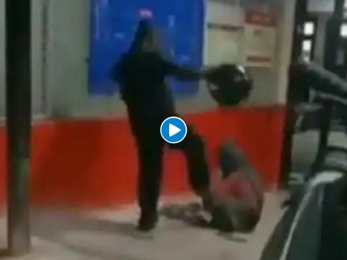 video guard trampled under guard at trauma center in prayagraj | माणुसकीला काळीमा! रुग्णालयात उपचारासाठी गेलेल्या वृद्ध महिलेला बेदम मारहाण, Video व्हायरल video guard trampled under guard at trauma center in prayagraj | माणुसकीला काळीमा! रुग्णालयात उपचारासाठी गेलेल्या वृद्ध महिलेला बेदम मारहाण, Video व्हायरल