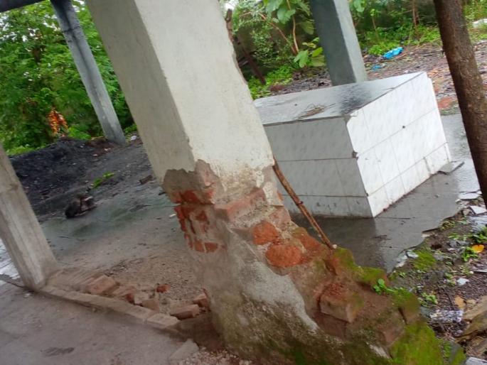 Poor condition of Gatadi Pada cemetery in Angaon Gram Panchayat | अनगाव ग्राम पंचायत हद्दीतील गताडी पाडा स्मशानभूमीची दुरवस्था Poor condition of Gatadi Pada cemetery in Angaon Gram Panchayat | अनगाव ग्राम पंचायत हद्दीतील गताडी पाडा स्मशानभूमीची दुरवस्था