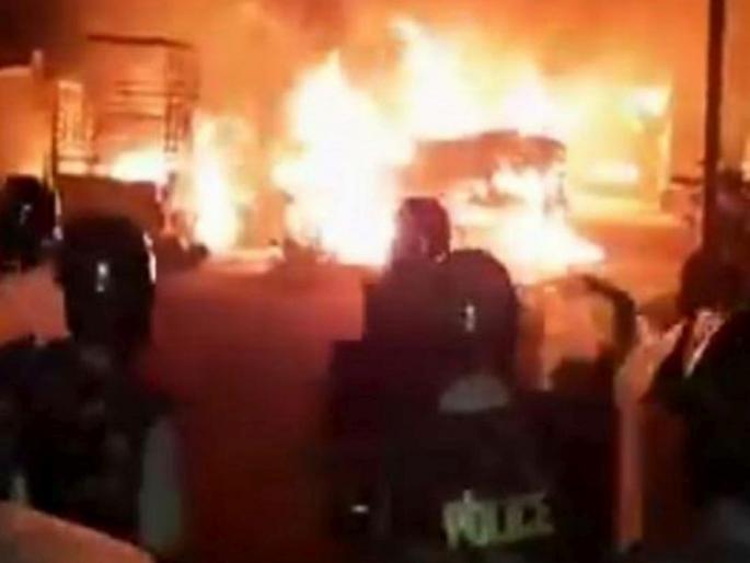 bengaluru violence congress mla says why burn my house what have i done | "मी काय केलं होतं?, माझ्या घरावर का हल्ला केला?, माझं घर का पेटवलंत?" bengaluru violence congress mla says why burn my house what have i done | "मी काय केलं होतं?, माझ्या घरावर का हल्ला केला?, माझं घर का पेटवलंत?"