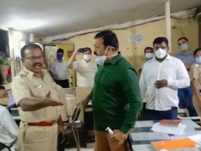 BJP corporator, who went to lodge a complaint, sent to lockup by Police | तक्रार देण्यासाठी गेलेल्या भाजप नगरसेवकाची पाेलिसांकडून लॉकअपमध्ये रवानगी, संतप्त आमदाराचा ठाण्यात गोंधळ BJP corporator, who went to lodge a complaint, sent to lockup by Police | तक्रार देण्यासाठी गेलेल्या भाजप नगरसेवकाची पाेलिसांकडून लॉकअपमध्ये रवानगी, संतप्त आमदाराचा ठाण्यात गोंधळ