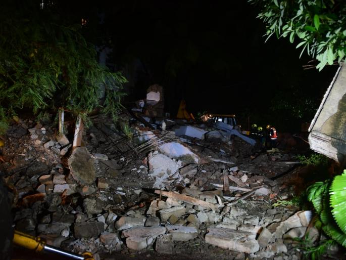 Five injured in building collapse in Mumbai's Bandra area | मुंबईतील वांद्रे परिसरात इमारत कोसळून पाच जण जखमी Five injured in building collapse in Mumbai's Bandra area | मुंबईतील वांद्रे परिसरात इमारत कोसळून पाच जण जखमी