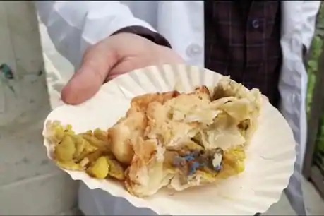 shimla soap found i samosa of igmc canteen | काय सांगता? समोस्यामध्ये सापडली साबणाची वडी, डॉक्टरांच्या कँटीनमधील धक्कादायक घटना shimla soap found i samosa of igmc canteen | काय सांगता? समोस्यामध्ये सापडली साबणाची वडी, डॉक्टरांच्या कँटीनमधील धक्कादायक घटना