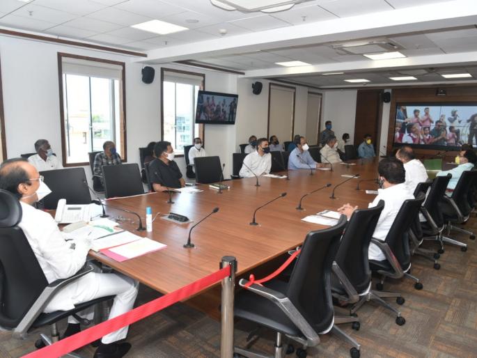 The state government took a big decision to accelerate the development of large villages | मोठ्या गावांच्या विकासाला गती देण्यासाठी राज्य सरकारने घेतला मोठा निर्णय The state government took a big decision to accelerate the development of large villages | मोठ्या गावांच्या विकासाला गती देण्यासाठी राज्य सरकारने घेतला मोठा निर्णय