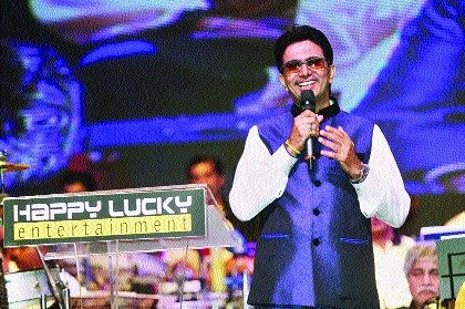 Mumbai Municipal engineer created 'Ganesha' cultural artwork | मुंबई महापालिकेतील अभियंत्याने साकार केली ‘गणेशा’ सांस्कृतिक कलाकृती Mumbai Municipal engineer created 'Ganesha' cultural artwork | मुंबई महापालिकेतील अभियंत्याने साकार केली ‘गणेशा’ सांस्कृतिक कलाकृती