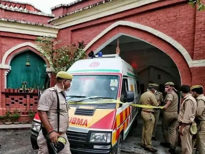 mother and brother shot dead by daughter lucknow father railway officer delhi | भयंकर! 'त्या' हत्याकांडाचं गूढ उकललं; मुलीनेच केली होती आई, भावाची हत्या अन्... mother and brother shot dead by daughter lucknow father railway officer delhi | भयंकर! 'त्या' हत्याकांडाचं गूढ उकललं; मुलीनेच केली होती आई, भावाची हत्या अन्...