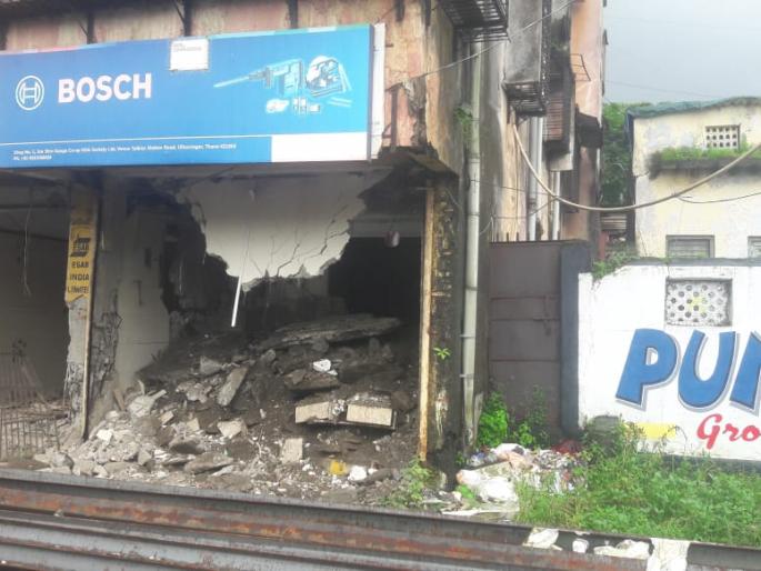 Slab of Om Sivaganga building collapses in Ulhasnagar | उल्हासनगरातील ओम शिवगंगा इमारतीचा स्लॅब कोसळला, इमारत रिकामी असल्याने जीवितहानी टळली Slab of Om Sivaganga building collapses in Ulhasnagar | उल्हासनगरातील ओम शिवगंगा इमारतीचा स्लॅब कोसळला, इमारत रिकामी असल्याने जीवितहानी टळली
