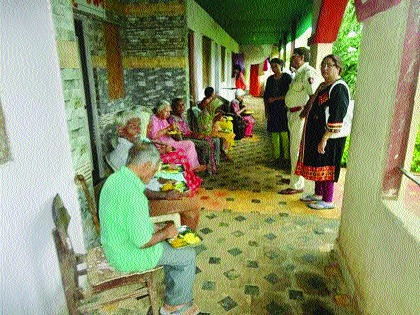 coronavirus: The basis of financial aid lost by destitute hands | coronavirus: निराधार हातांनी गमावला आर्थिक मदतीचा आधार coronavirus: The basis of financial aid lost by destitute hands | coronavirus: निराधार हातांनी गमावला आर्थिक मदतीचा आधार