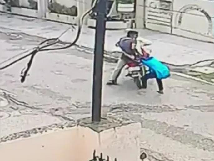 bravery of a 15 year old girl in jalandhar plans to rob the mobile | शाब्बास पोरी! जखमी झाली तरी नेटाने लढली, 15 वर्षीय मुलीने चोरांना चांगलीच अद्दल घडवली bravery of a 15 year old girl in jalandhar plans to rob the mobile | शाब्बास पोरी! जखमी झाली तरी नेटाने लढली, 15 वर्षीय मुलीने चोरांना चांगलीच अद्दल घडवली