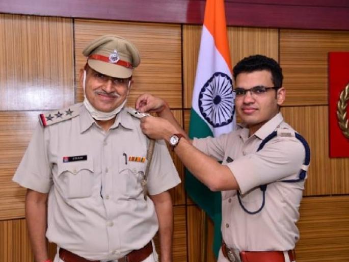 Morning promotion and evening retirement, Sitaram Bishnoi becomes inspector for one day | सकाळी बढती अन् सायंकाळी सेवानिवृत्ती, सीताराम बिश्नोई बनले एका दिवसासाठी इन्स्पेक्टर Morning promotion and evening retirement, Sitaram Bishnoi becomes inspector for one day | सकाळी बढती अन् सायंकाळी सेवानिवृत्ती, सीताराम बिश्नोई बनले एका दिवसासाठी इन्स्पेक्टर